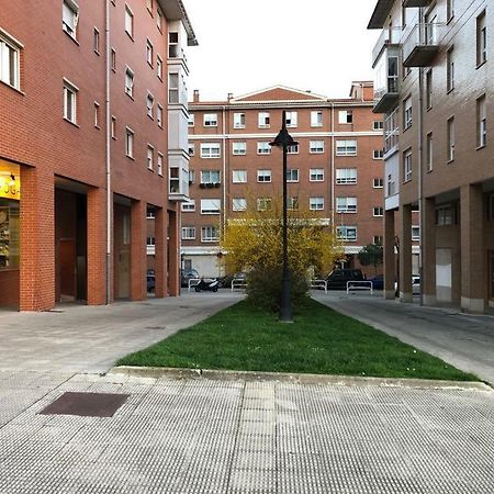 Apartamentos Villava Pamplona Eksteriør bilde
