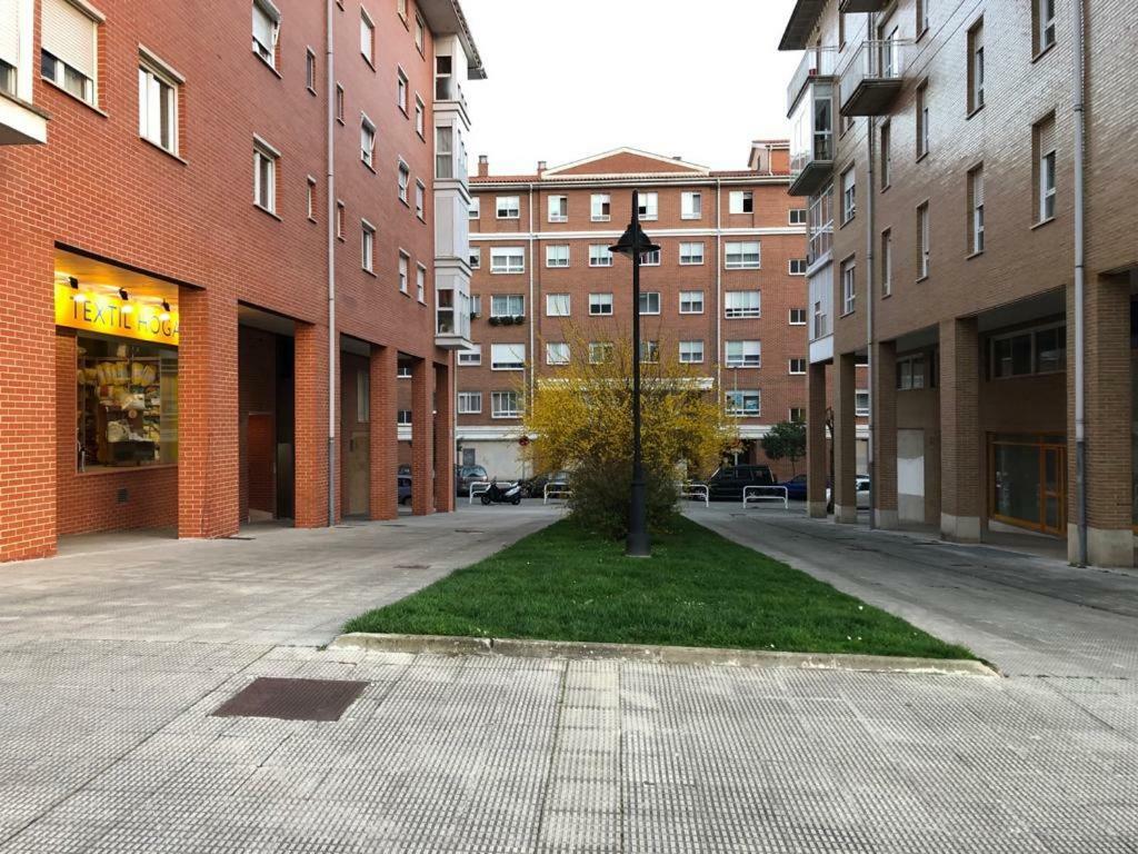 Apartamentos Villava Pamplona Eksteriør bilde