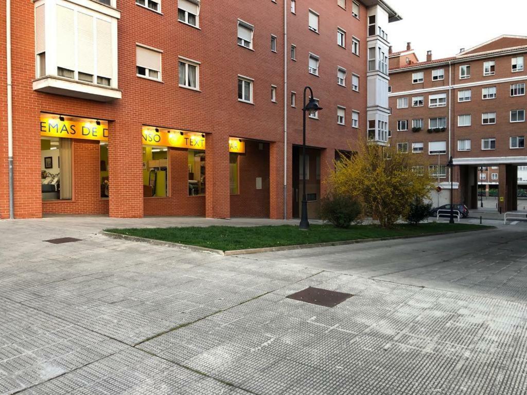 Apartamentos Villava Pamplona Eksteriør bilde